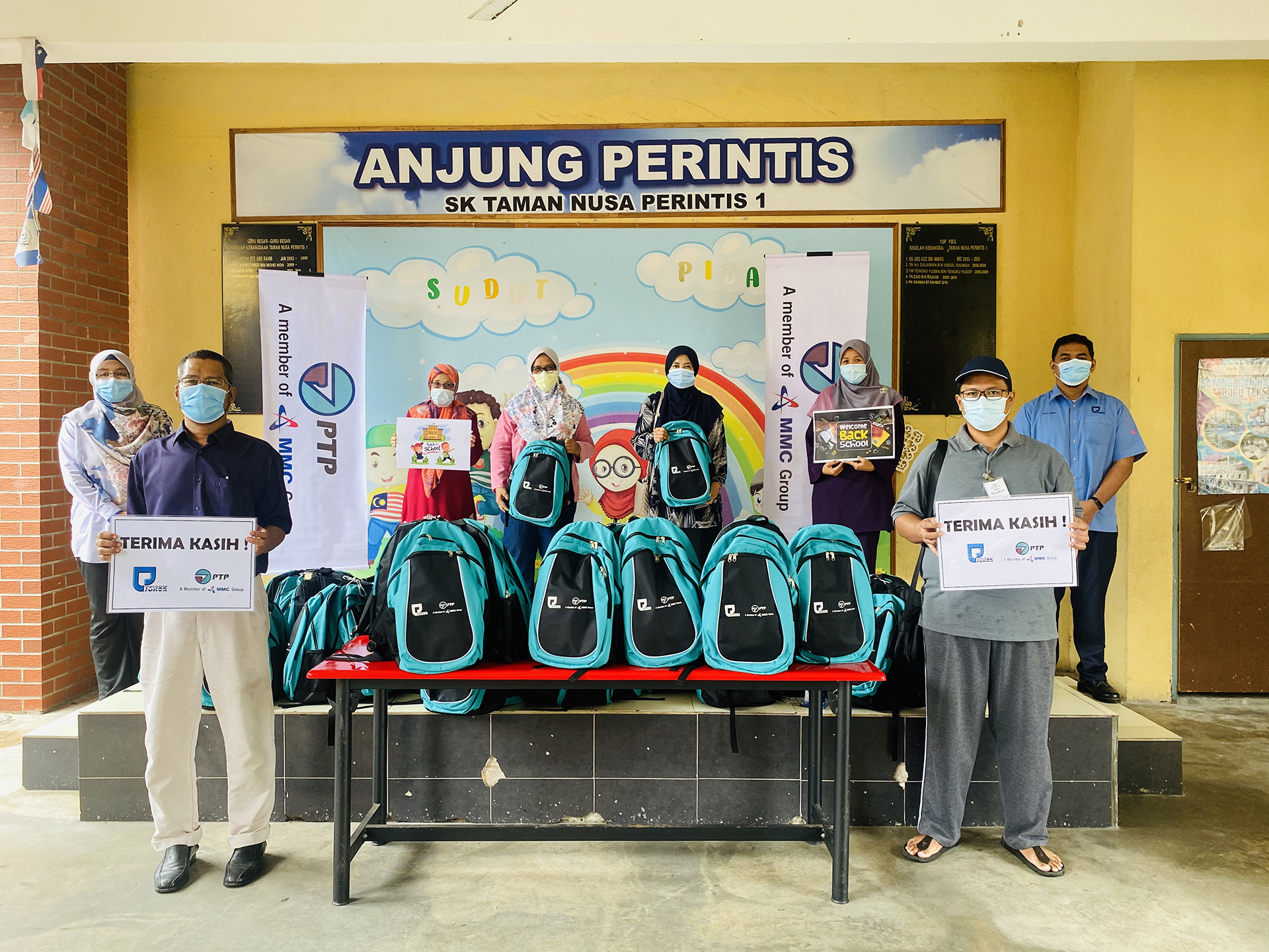 Read more about the article PTP COLLABORATES WITH JOHOR PORT AUTHORITY TO CONTRIBUTE SCHOOL NECESSITIES TO UNDERPRIVILEGED STUDENTS IN GELANG PATAH