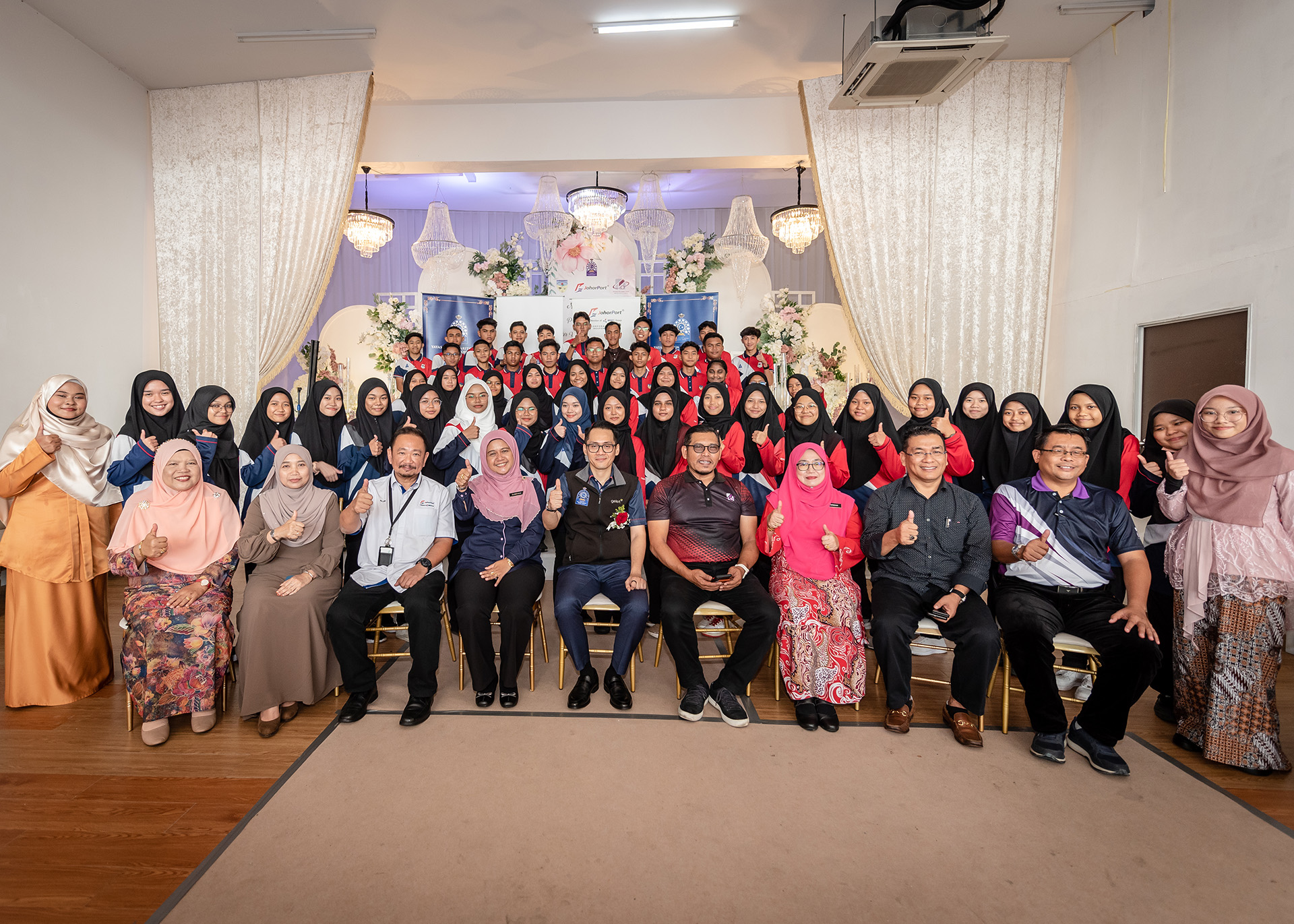 Read more about the article JOHOR PORT SUPPORTS 100 UNDERPRIVILEGED SPM STUDENTS  UNDER TUISYEN PINTAR PROGRAMME