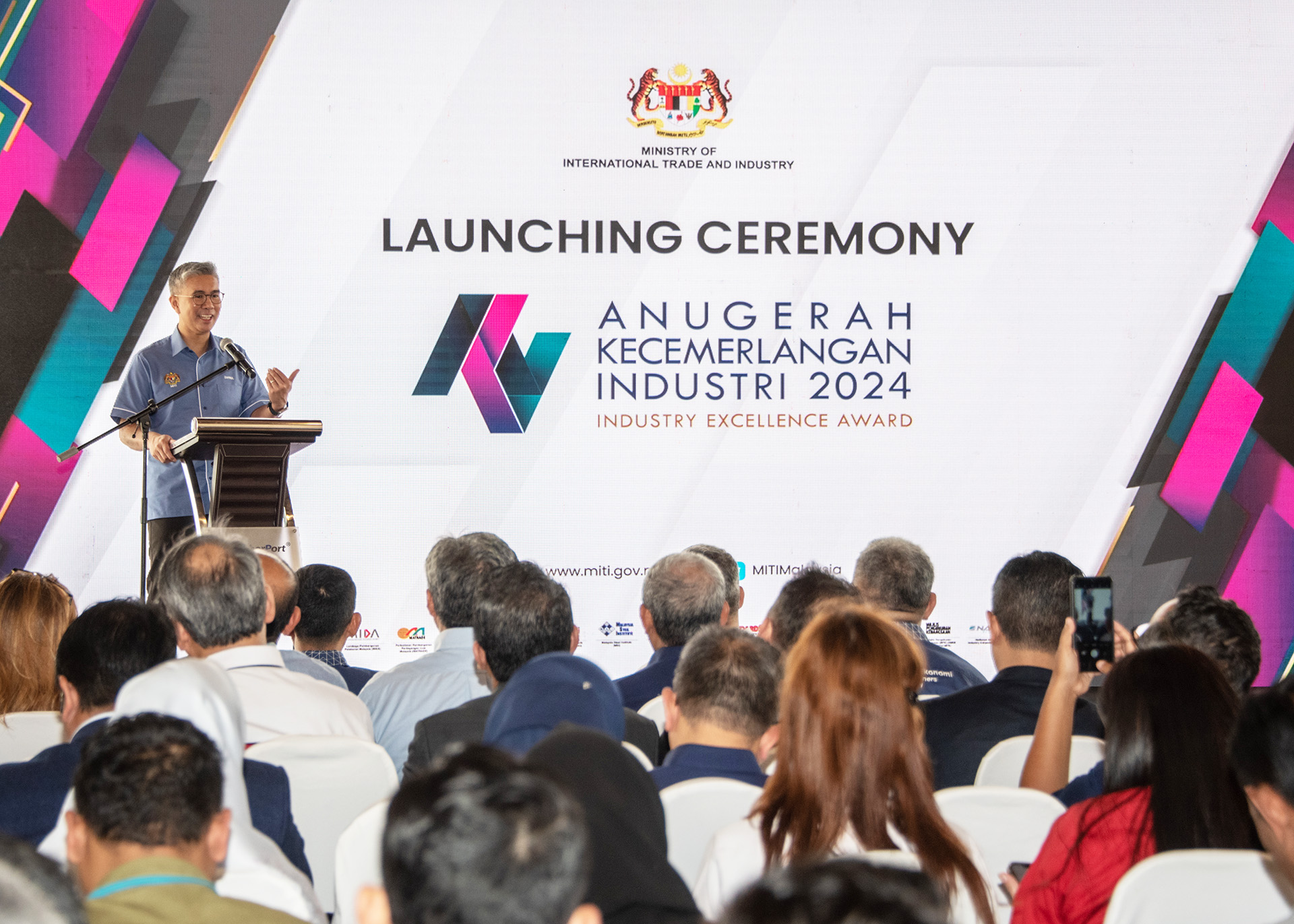 Read more about the article JOHOR PORT WELCOMES INAUGURAL OFFICIAL VISIT  FROM THE MINISTER OF INTERNATIONAL TRADE AND INDUSTRY