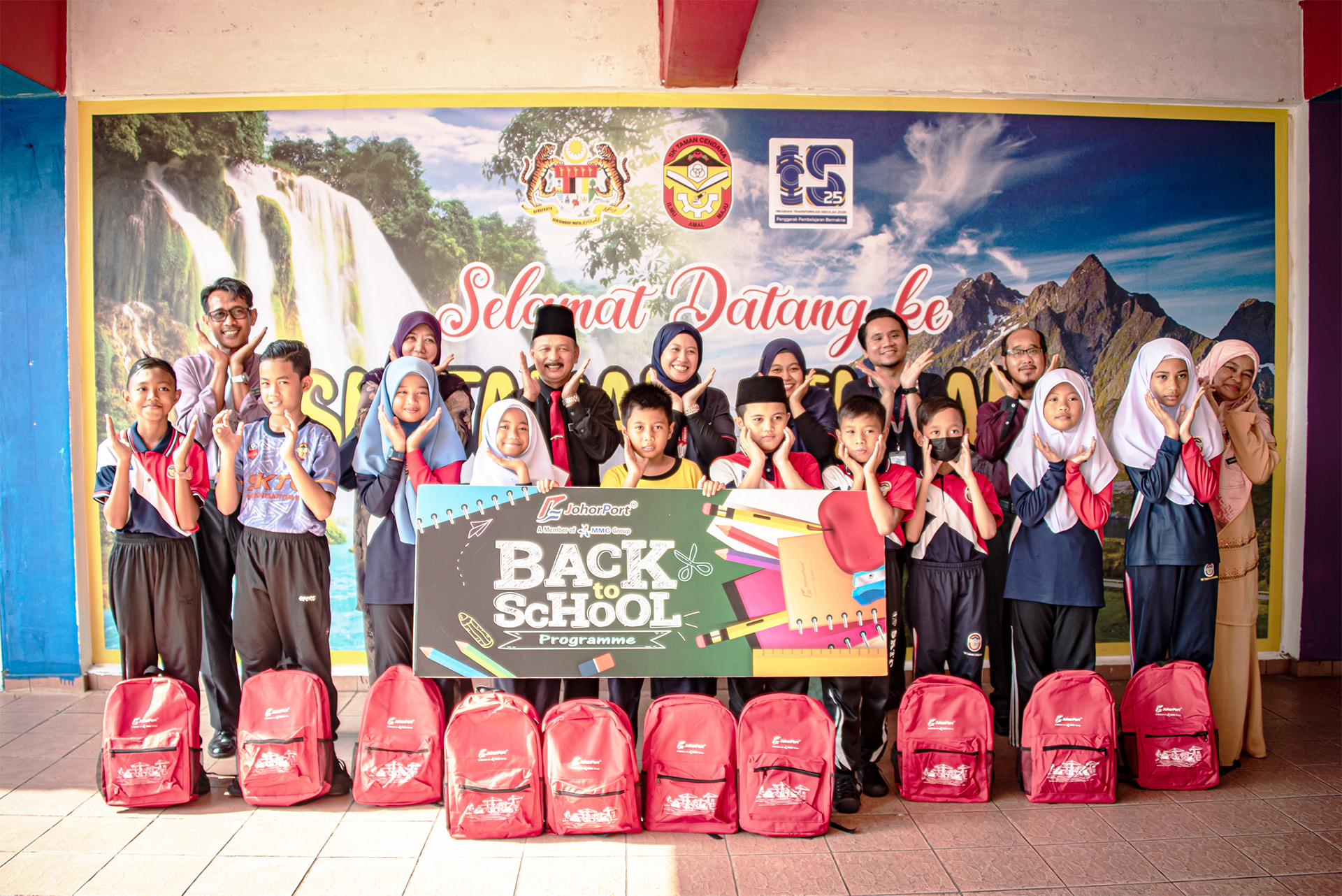 Read more about the article JOHOR PORT CONTRIBUTES SCHOOL SUPPLIES TO UNDERPRIVILEGED PRIMARY SCHOOL STUDENTS