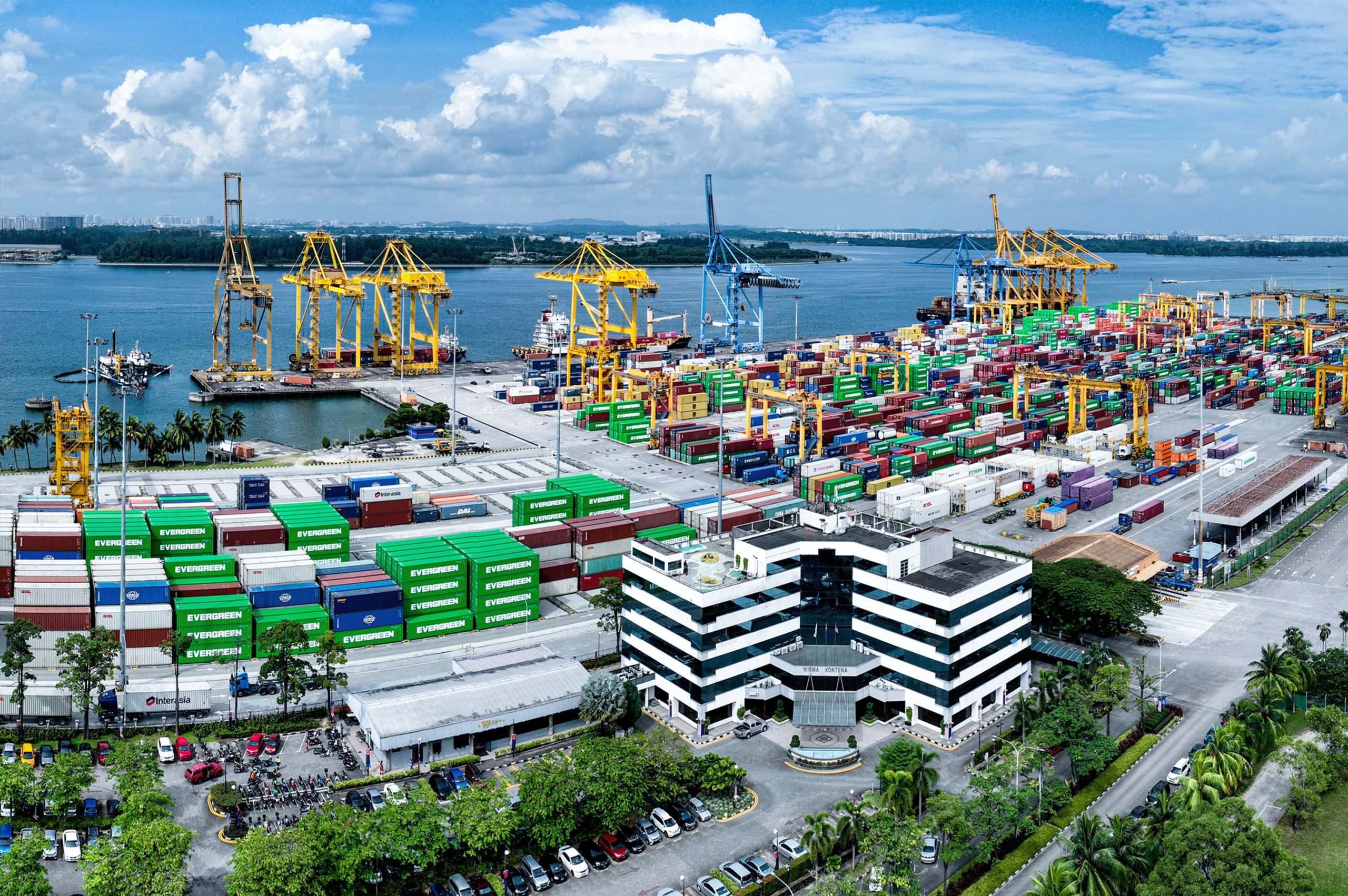 Read more about the article JOHOR PORT SURPASSES 100,000 TEUS IN RECORD-BREAKING CONTAINER THROUGHPUT FOR AUGUST 2024