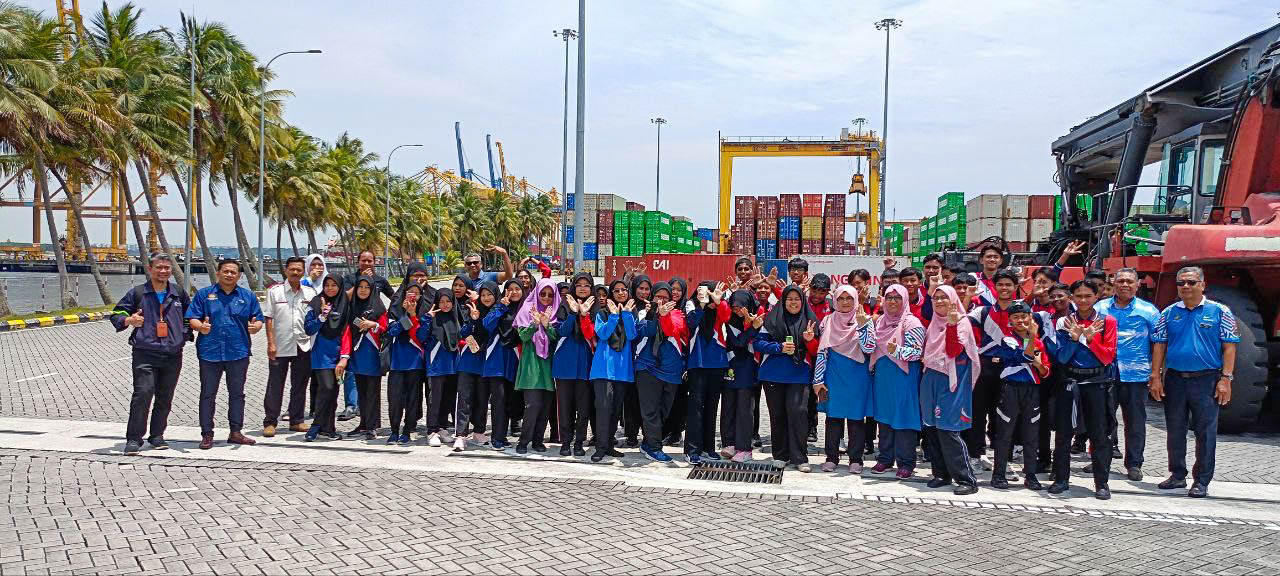 Read more about the article JOHOR PORT HOSTS EDUCATIONAL VISIT  FROM SMK TAMAN KLUANG BARAT