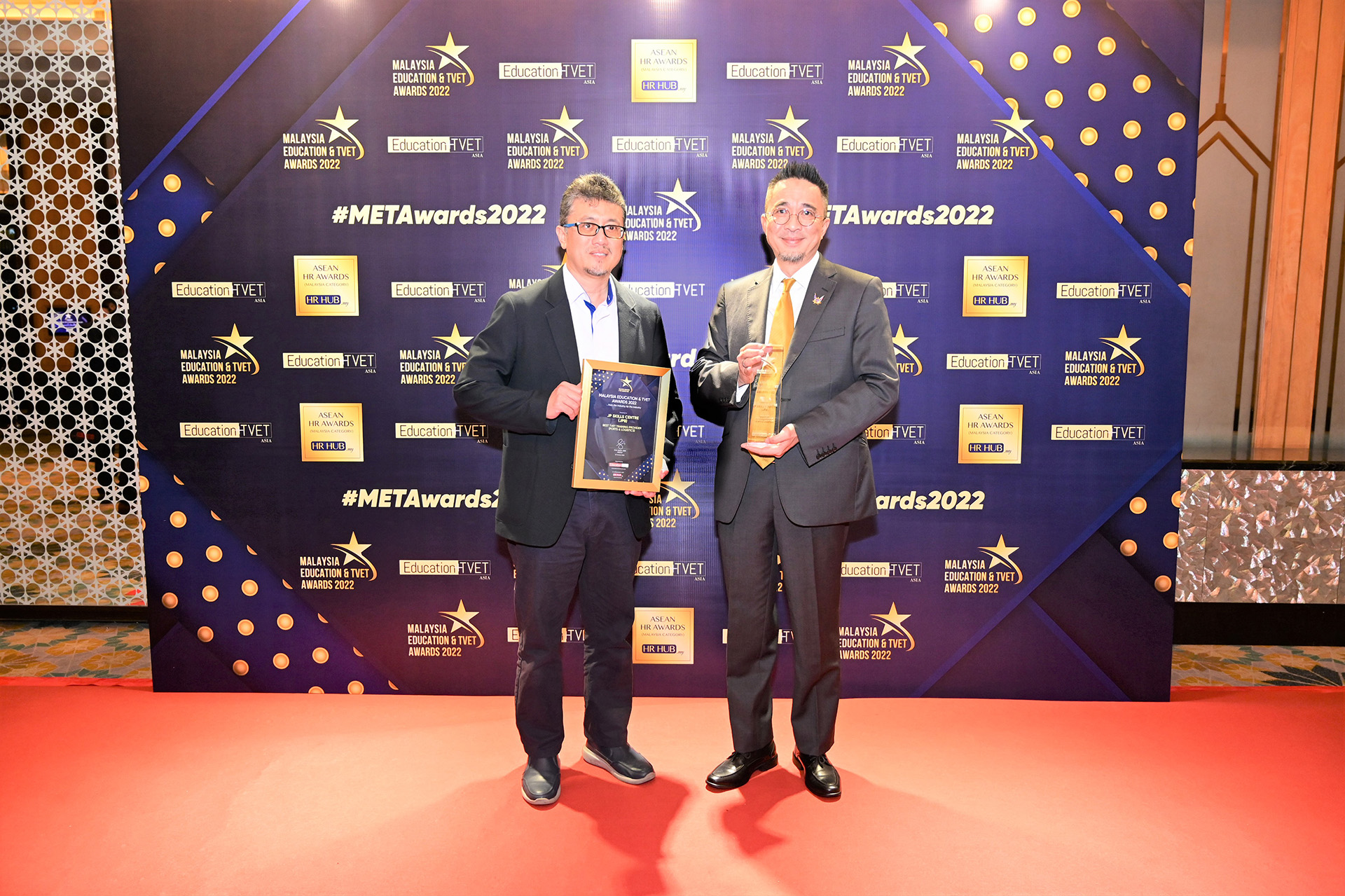 Read more about the article JOHOR PORT’S JP SKILLS CENTRE WINS  THE MALAYSIA EDUCATION & TVET AWARDS 2022 AS  THE BEST TVET TRAINING PROVIDER (PORTS & LOGISTICS)