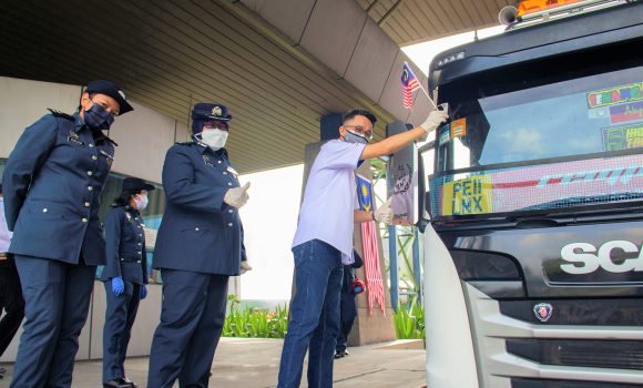 Johor Port Demonstrates Patriotism-01